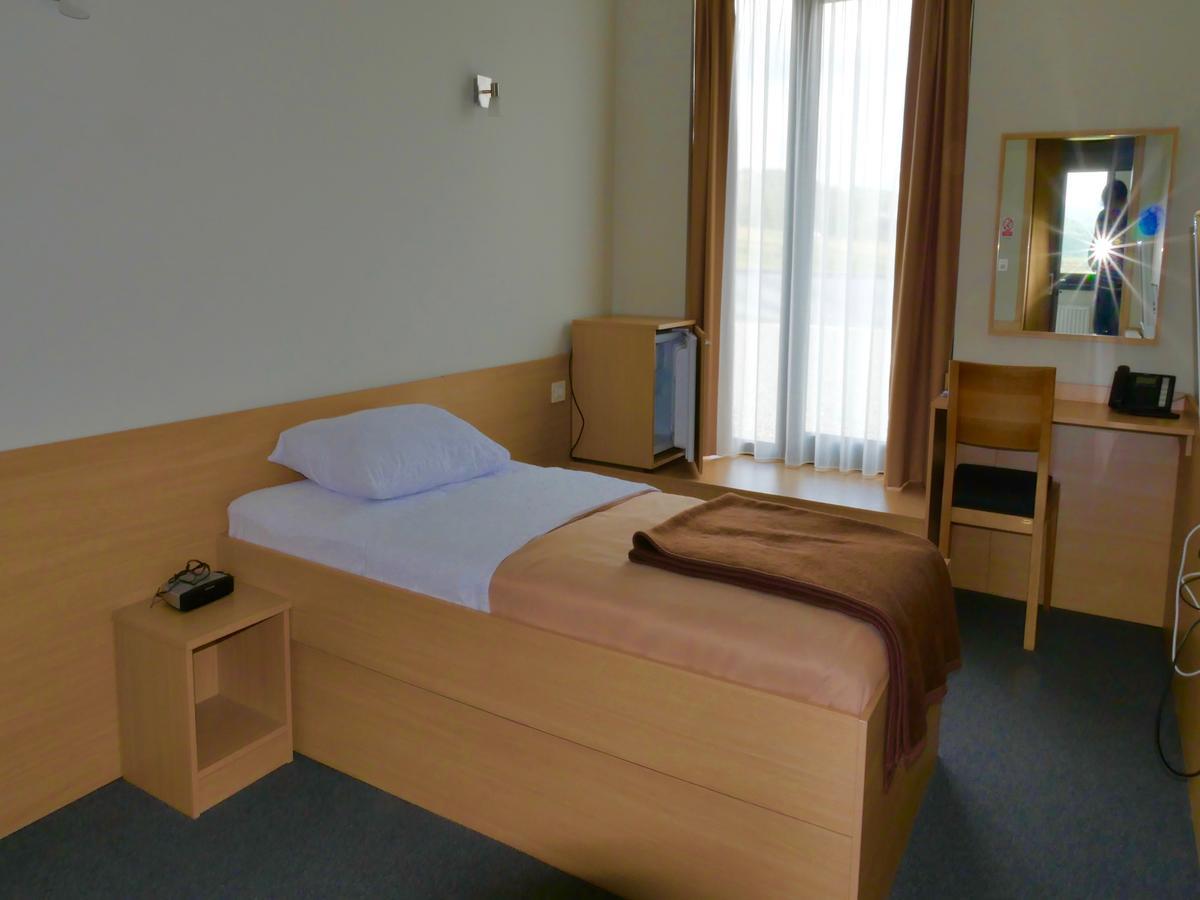 Hotel Lika Jug Brinje Exterior foto